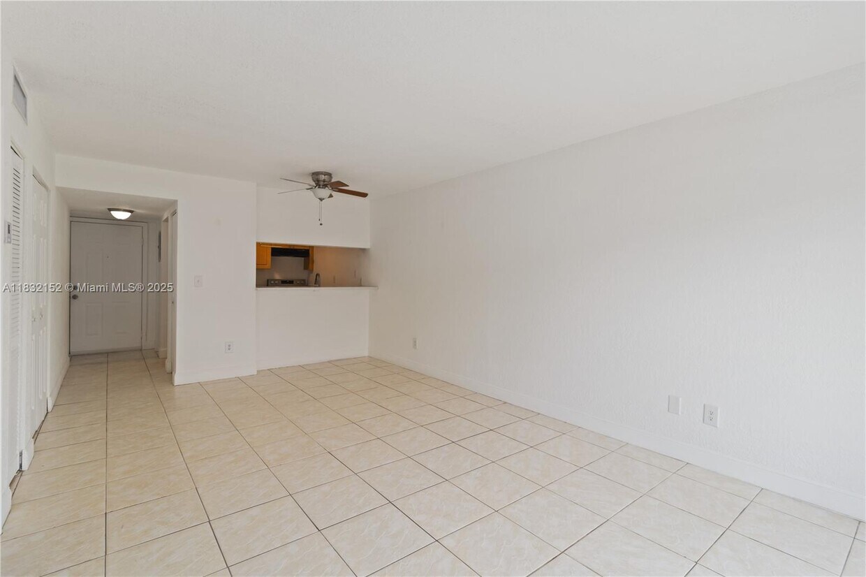 Foto principal - 1095 W 77th St