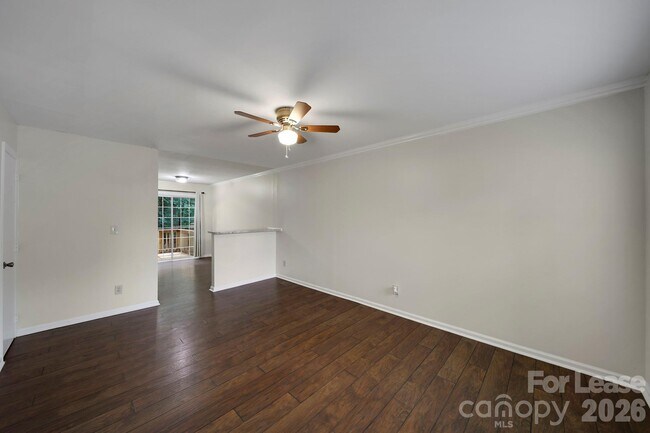 Foto del edificio - 8105 Circle Tree Ln