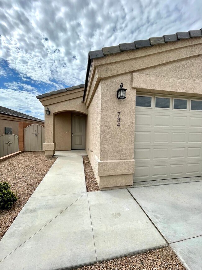 Building Photo - Beautiful 2021 Construction 3 Bedroom Duplex!