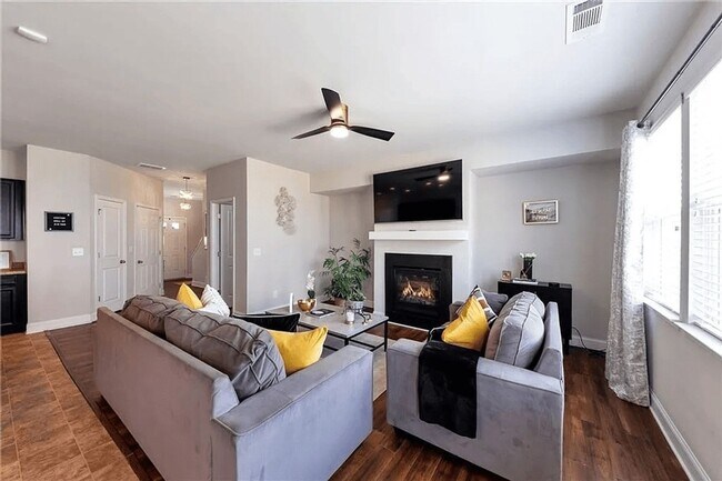 Foto del edificio - 3 Bedroom Townhome in Atlanta