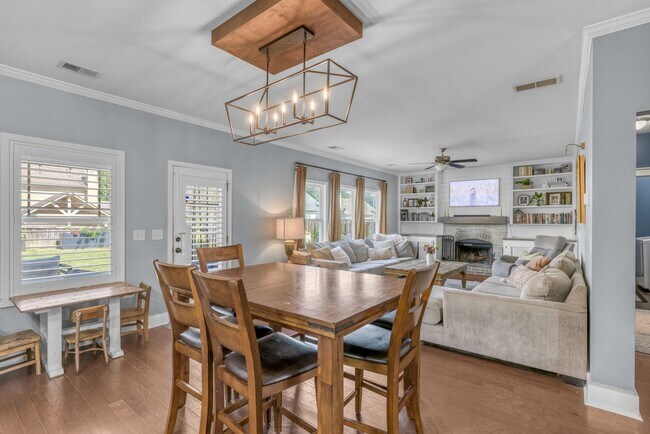 Building Photo - Spacious 4 Bedroom Home in Auburn