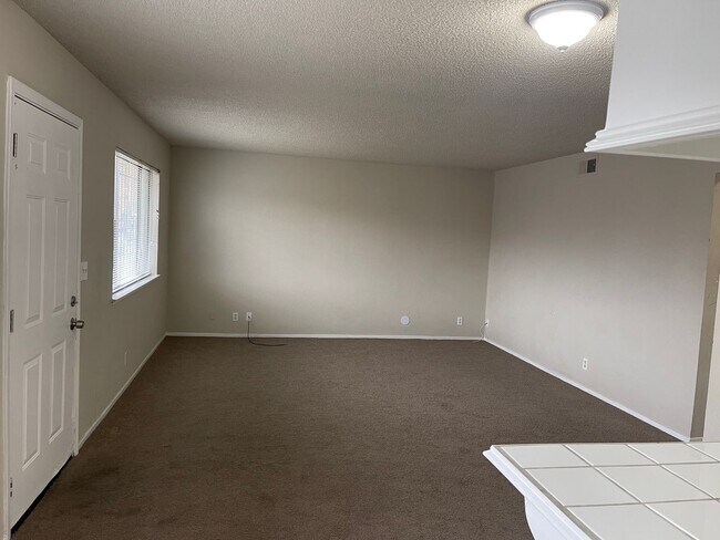 Building Photo - Nice 2br condo 1-story