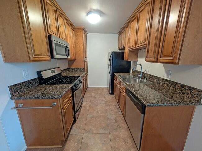 Foto del edificio - 1034 N Martel Ave