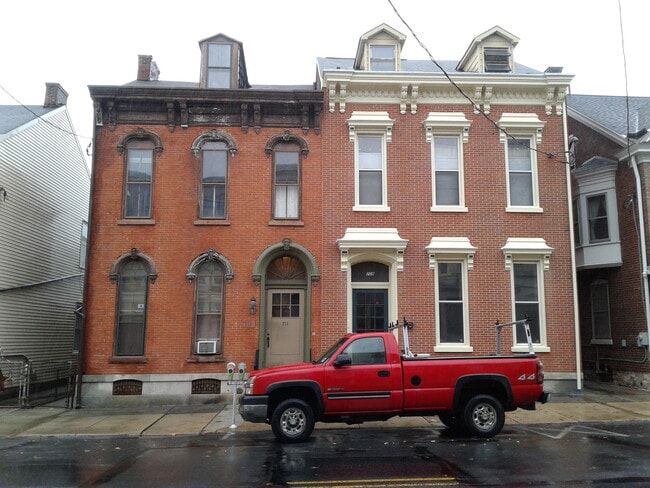 Building Photo - 711 Chestnut St