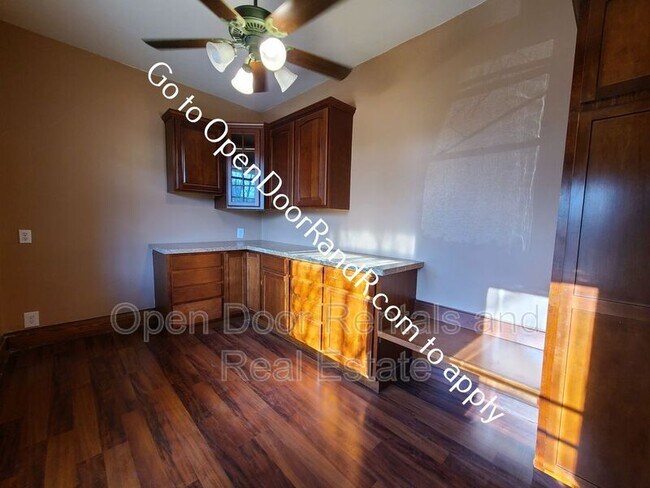 Foto del edificio - 833 Edgewater Ave