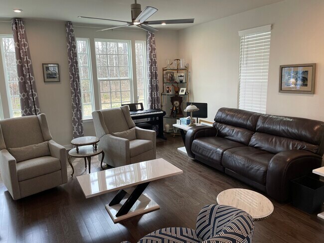 Foto del edificio - 1213 Bradburn Dr