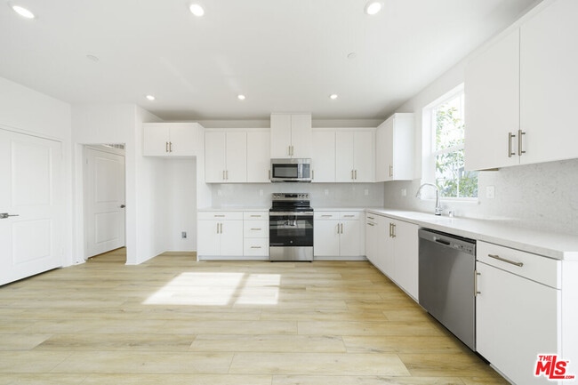 Foto del edificio - 16151 Linden Ln