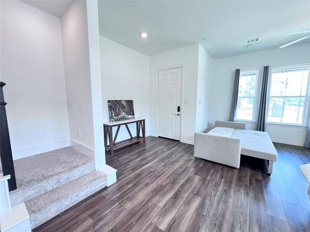 Foto del edificio - 3211 Midnight Dr