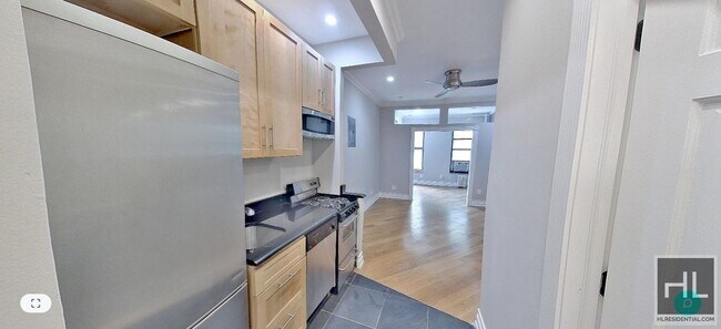 Foto del edificio - Renovated East Village 1-Bedroom with Brig...
