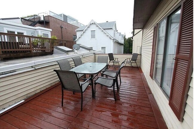 Foto del edificio - 2643 N Southport Ave