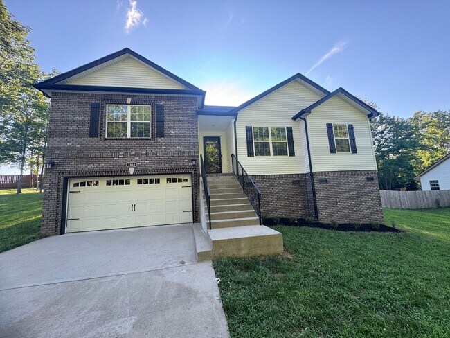 Building Photo - Gorgeous Single Family Home In Clarksville