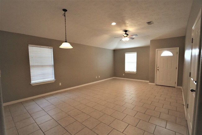 Foto del edificio - 123 Gage Ave