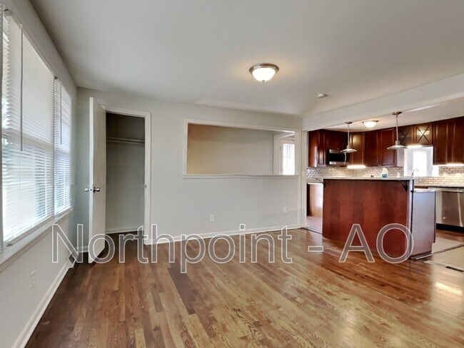 Foto del edificio - 8506 Maple Ave