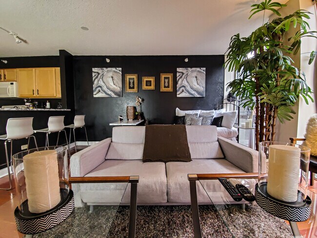 Front Room - 222 Columbus N Dr