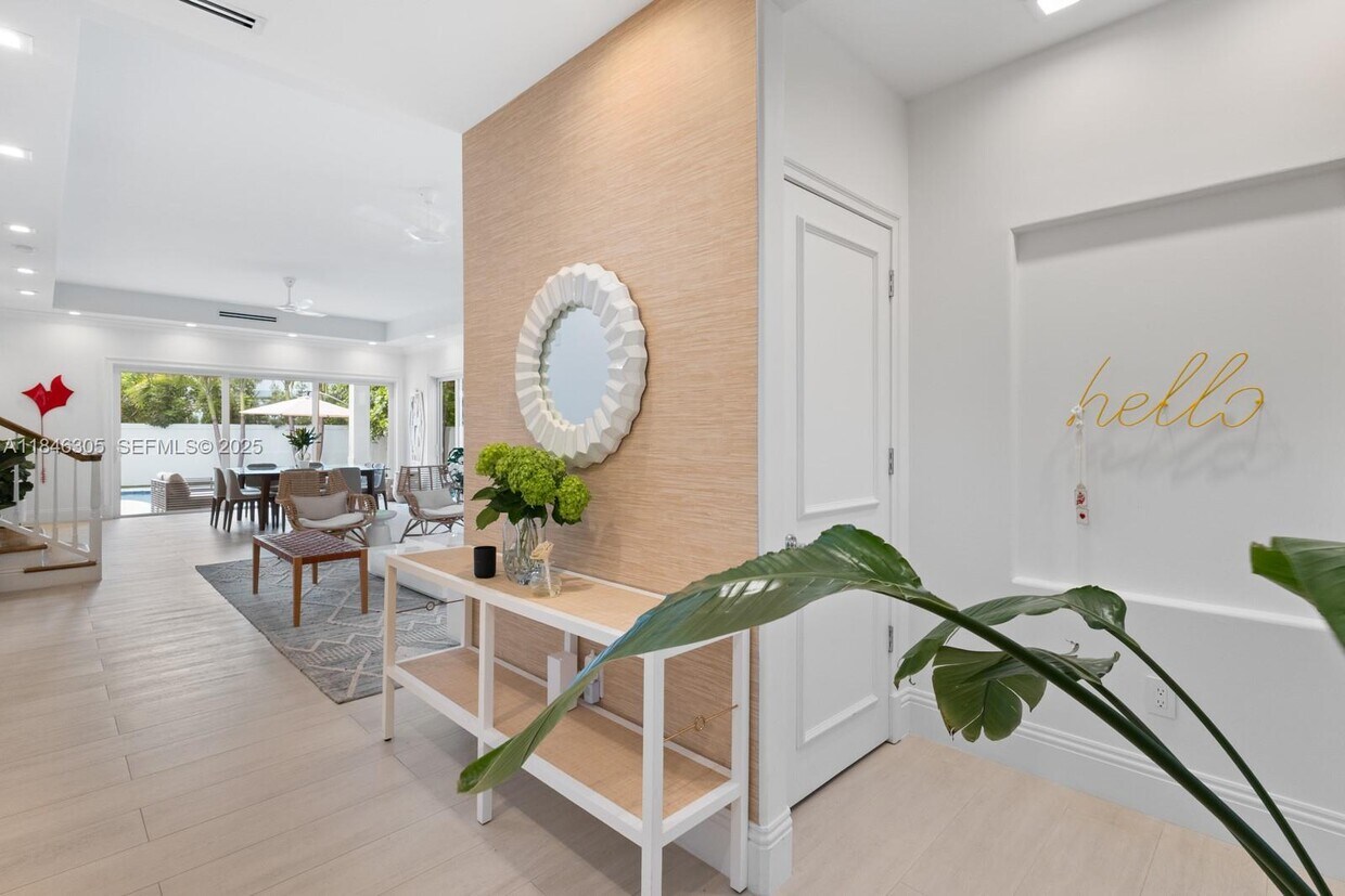 Primary Photo - 5 Coconut Ln