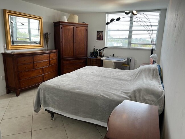 Master bedroom (2 double beds) - 7900 Tatum Waterway Dr