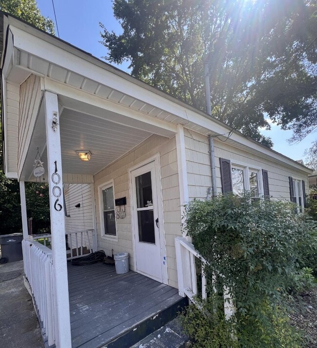 Building Photo - 1006 Coree St