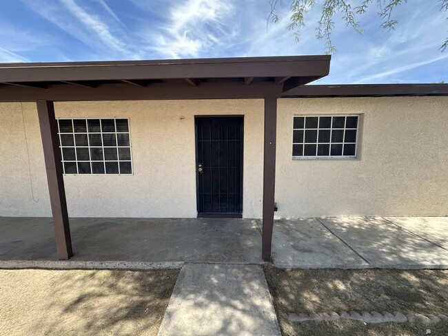 Foto del edificio - 2645 S Nogales Ave