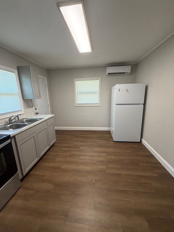 Foto del edificio - 37802 Whitehouse Ave