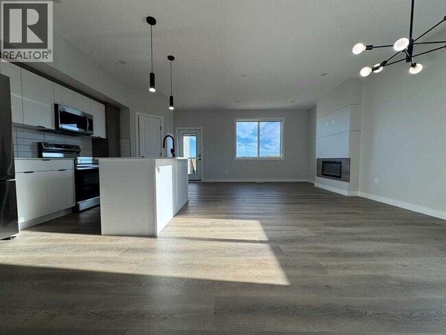 Photo du bâtiment - 10238-10128 128 Ave