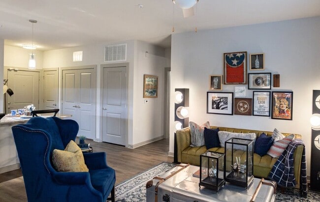 Building Photo - 1122 N Clark St