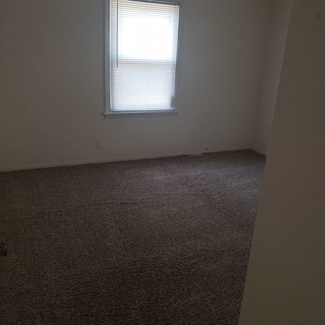 Building Photo - Nice and Affordable West Side Home