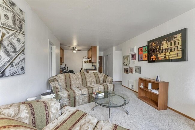 Building Photo - 455 Crescent St