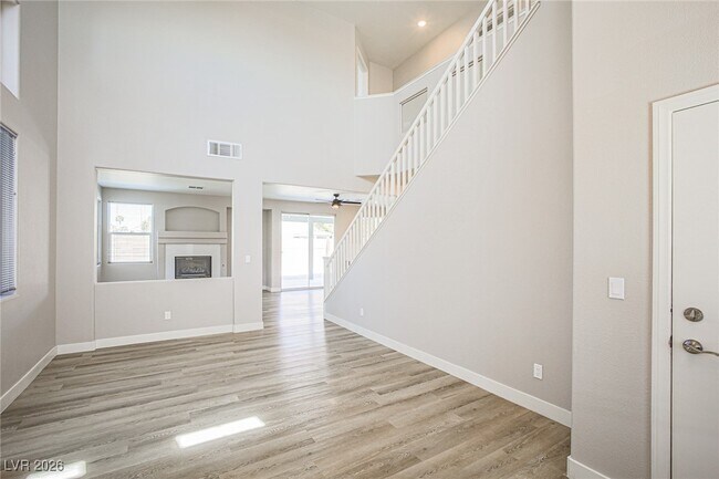 Foto del edificio - 9456 Rainfall Ave