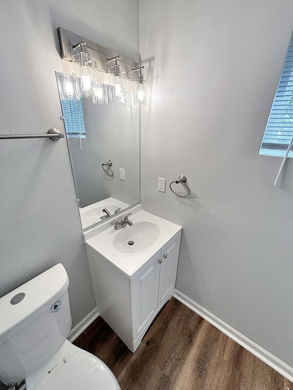 Building Photo - 6021 Silver Fox Dr