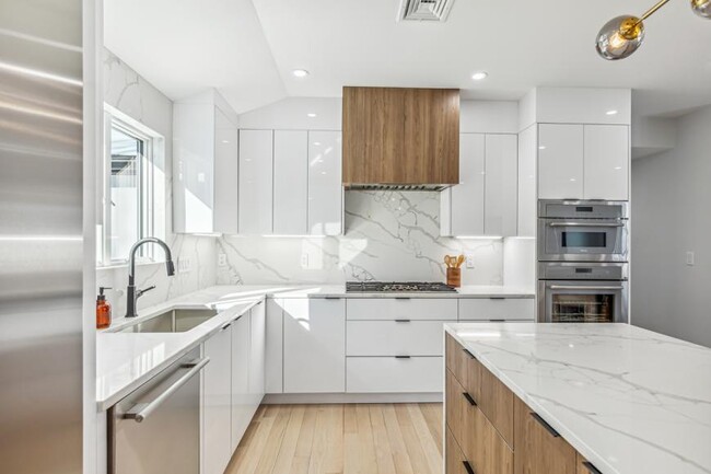Foto del edificio - 4 bedroom in Newton MA 02459