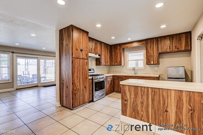 Building Photo - 3 br, 2 bath House - 6751 Laurelton Avenue...
