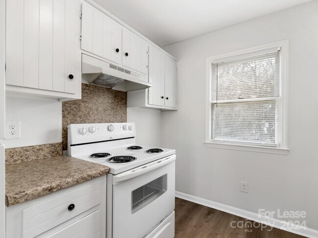 Building Photo - 2611 Holton Ave