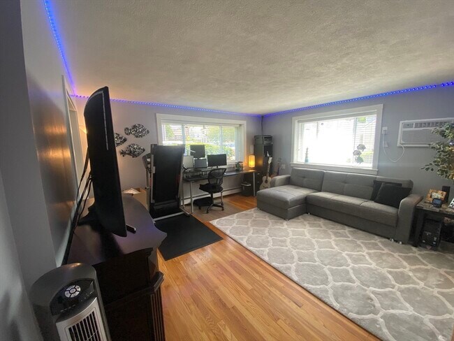 Foto del edificio - 215 Massachusetts Ave