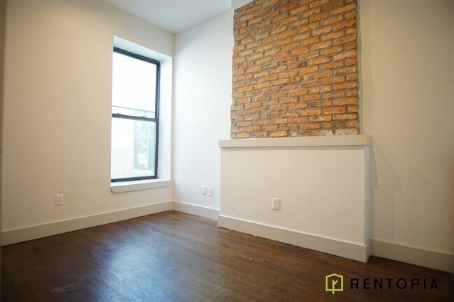 Building Photo - 1348 Hancock St