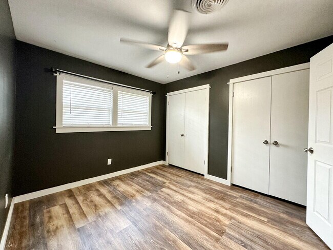 Foto del edificio - 2608 Raleigh Ave