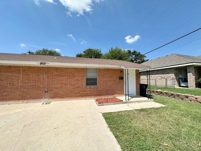 Building Photo - 1807 N W S Young Dr
