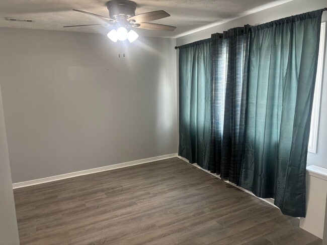 Building Photo - 3-bedroom, 2 bath house available now