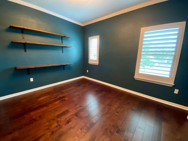 Building Photo - Gorgeous 4 bedroom, 3 bathrooms home in Au...