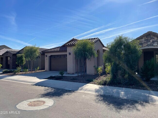 Building Photo - 9137 W Sells Dr