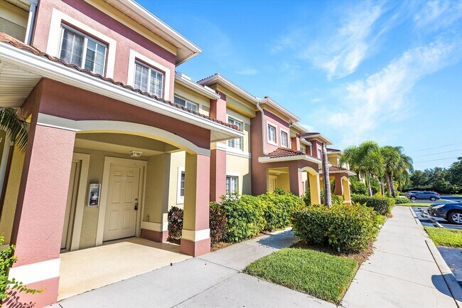 Foto del edificio - Coming Mid July 2/2.5 Townhome - Villages of Stoney Brook
