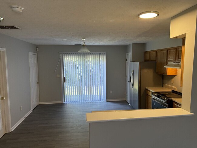 Foto del edificio - Great 3 bedroom 2.5 bath home that is spec...