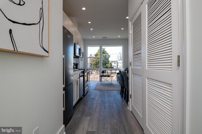 Foto del edificio - 818 Bladensburg Rd NE