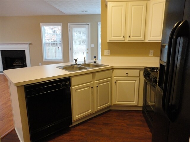 Foto del edificio - 765 Chatham Park Dr