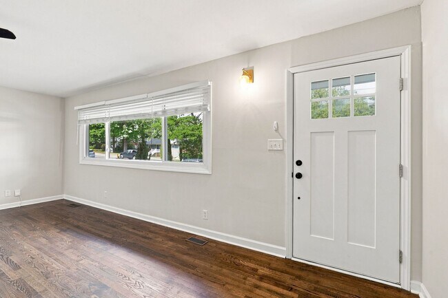 Foto del edificio - 3205 Crandon Ln
