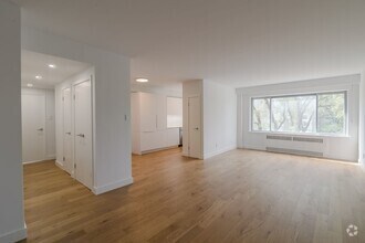 Building Photo - 3555 Chem. de la Côte-des-Neiges