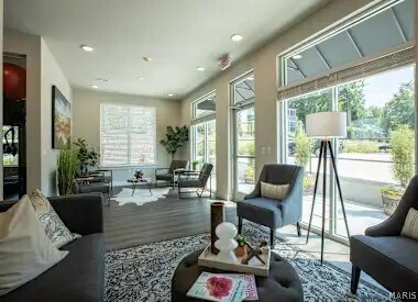 Foto del edificio - 226 E Lockwood Ave