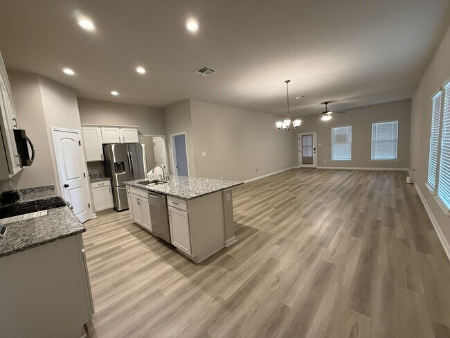 Foto del edificio - Spacious 4BR, 2BA Home in coveted Cambre Oaks Subdv - Gonzales