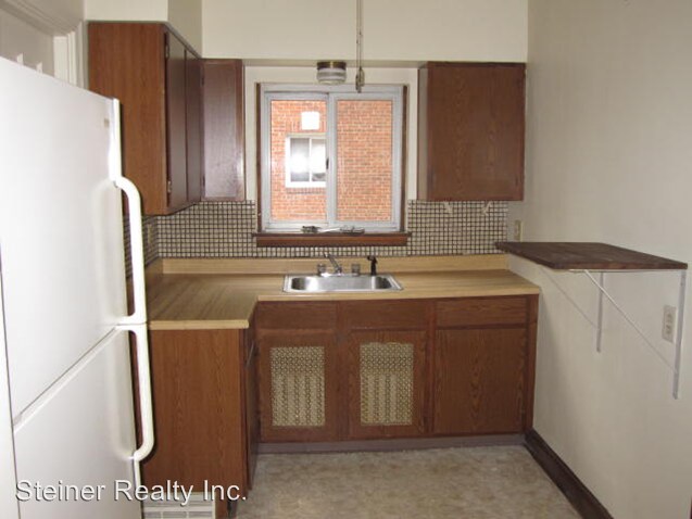 Building Photo - 117 Oakview Ave