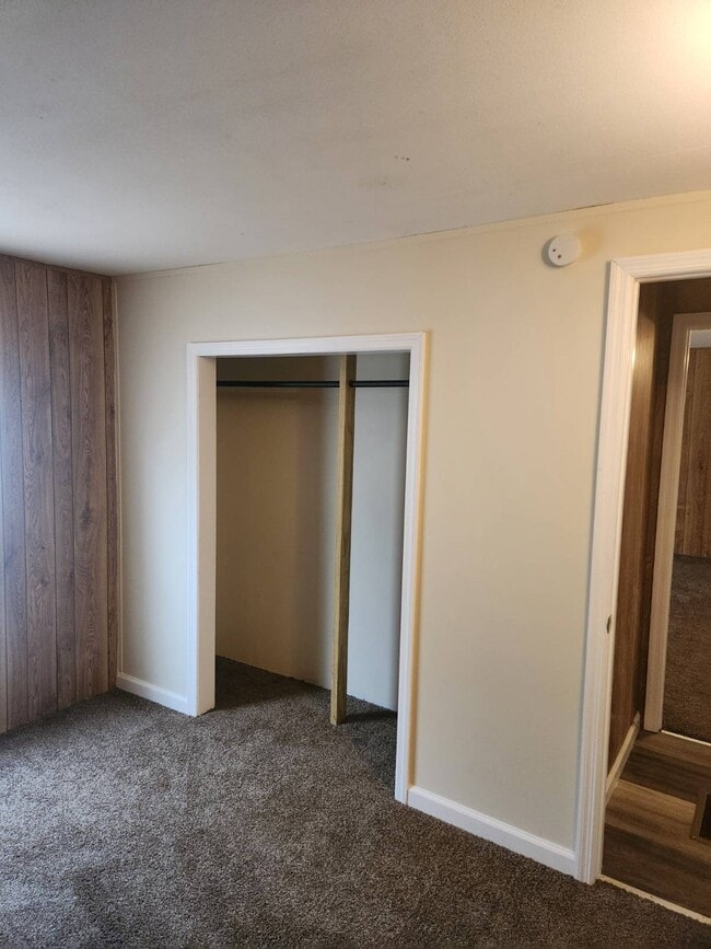 Building Photo - 327 Becky Ln