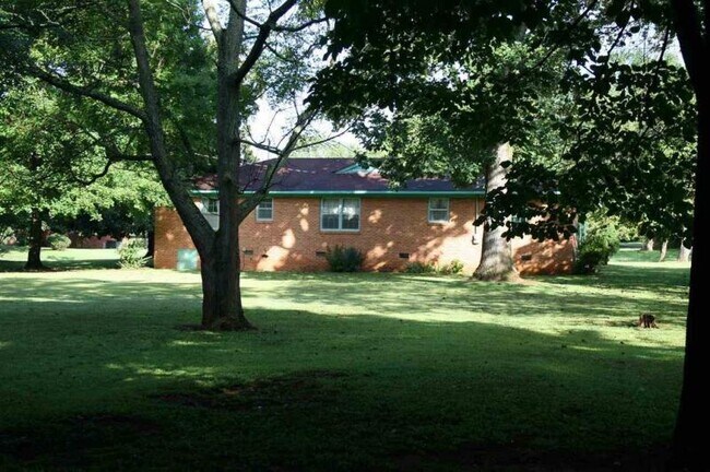 Foto del edificio - 3600 Lakewood Rd NW